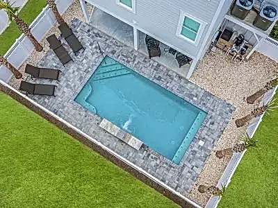 Lux project custom pool with vinyl design